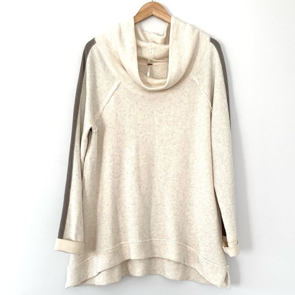 Free People Cocoon Cowl Neck Pullover Oatmeal Gray sz L Relaxed Fit Boho Beach